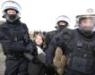 La Policía alemana retiene a Greta Thunberg durante una protesta contra una mina de litio