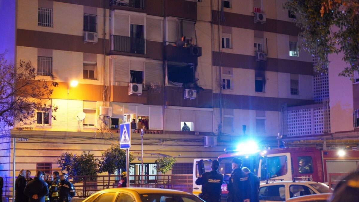 Ocho personas heridas, cuatro menores, en un incendio de una vivienda en Sevilla