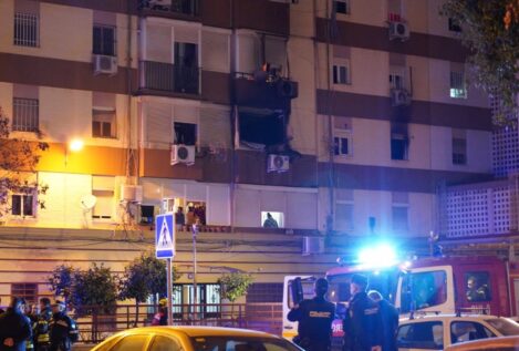 Ocho personas heridas, cuatro menores, en un incendio de una vivienda en Sevilla