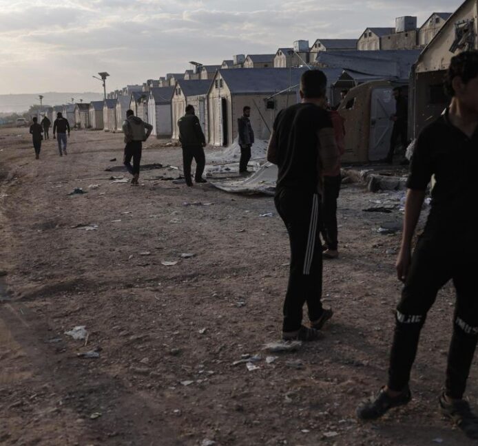 Francia repatria a 15 mujeres y 32 niños que se encontraban en campos de refugiados en Siria