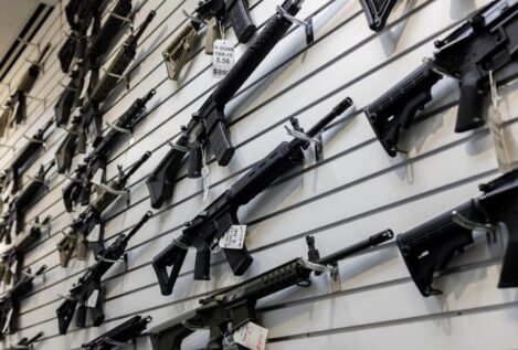 Un tribunal de Illinois paraliza la prohibición en EEUU de los fusiles de asalto