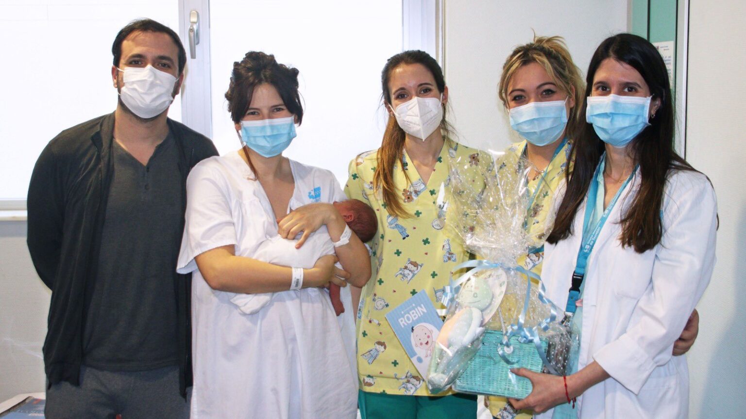 La mujer de Alberto Garzón da a luz en un hospital de gestión privada (y no pública)