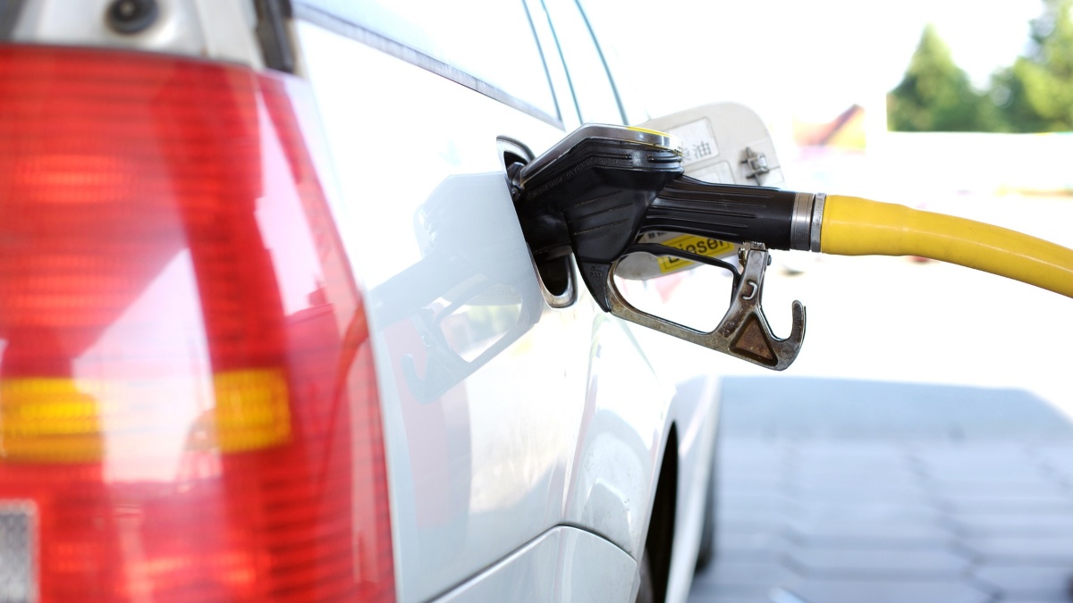 La gasolina toca un nuevo máximo anual tras encadenar más de tres meses al alza