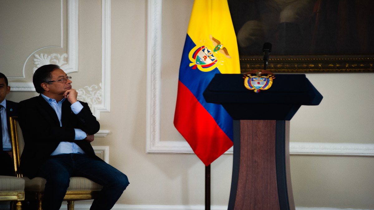 Petro pacta el cese de hostilidades con el ELN y otros cuatro grupos armados de Colombia