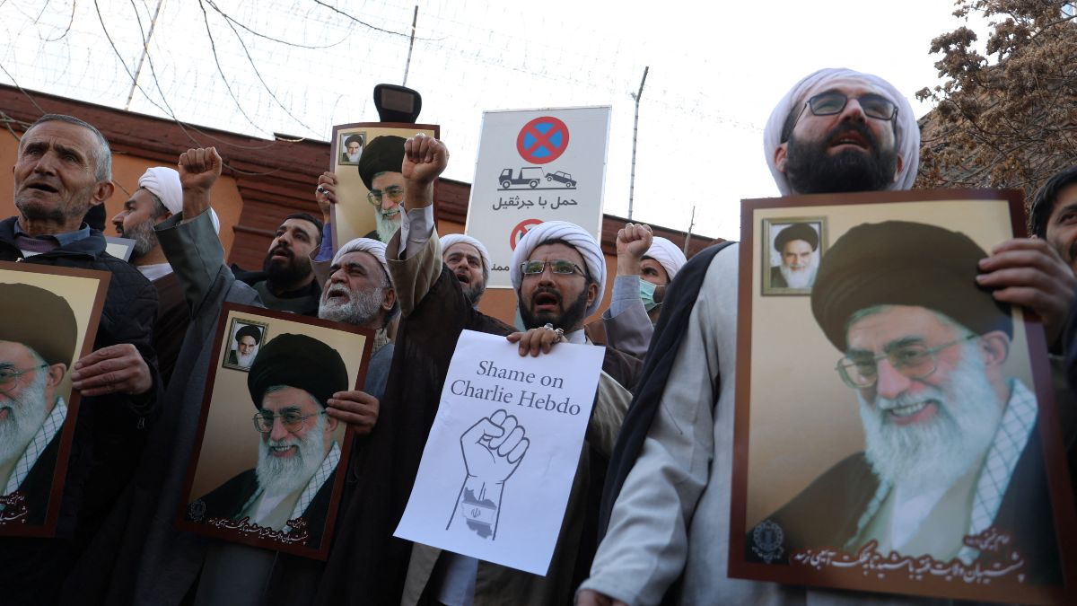 Irán, a ‘Charlie Hebdo’: si «juegan» con el Islam pueden acabar «como Salman Rushdie»