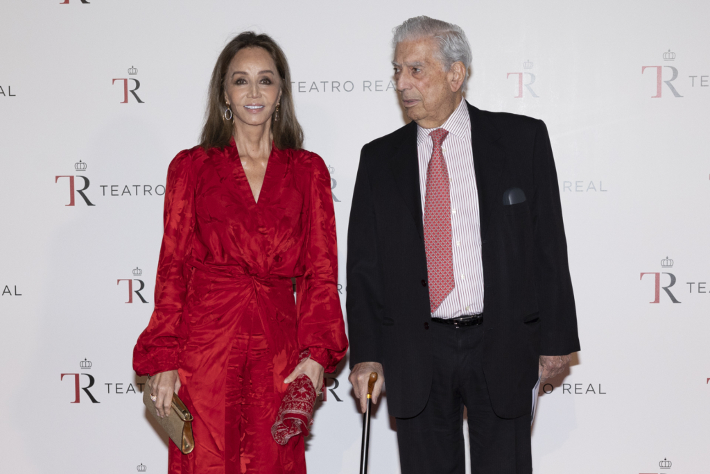 Isabel Preysler y Mario Vargas Llosa posango. Gtres