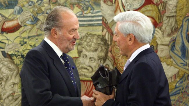 Juan Carlos I asistirá en París al ingreso de Vargas Llosa en la Academia Francesa