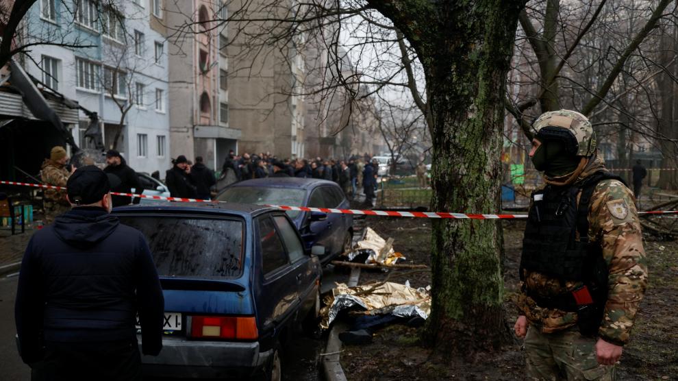 Muere el ministro ucraniano del Interior tras estrellarse su helicóptero contra una guardería: al menos 18 fallecidos, incluidos niños