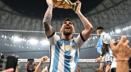 (VÍDEO) El Kun Agüero explica la foto de Messi a lo Maradona en Qatar: "No sabés lo que me dolía la espalda"