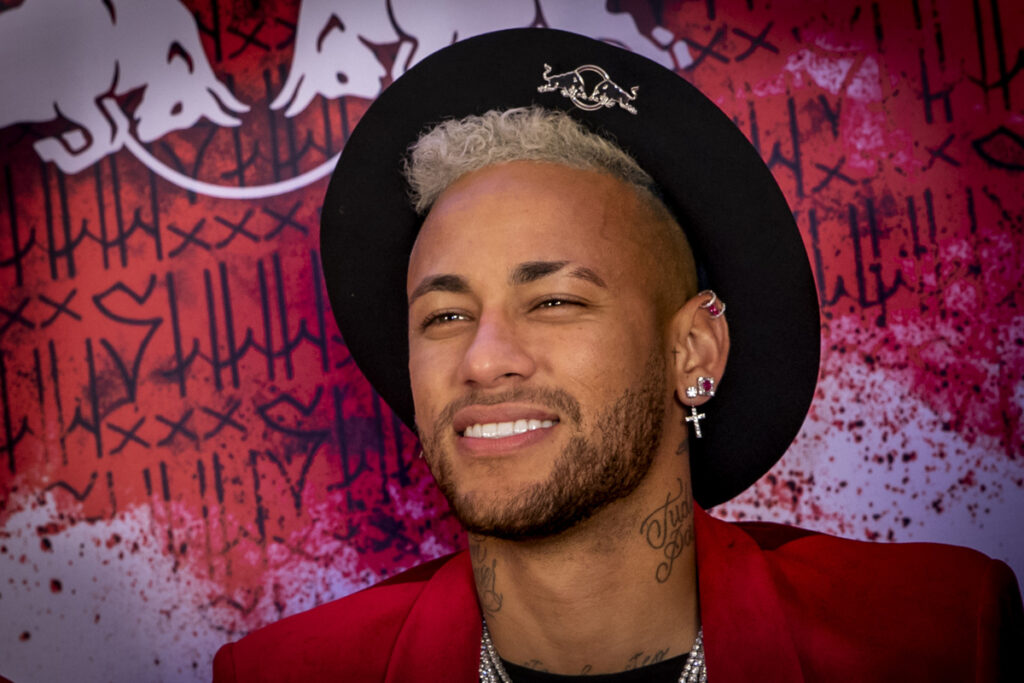 Neymar es uno de los futbolistas que han corregido su sonrisa. (Fuente: Gtres)