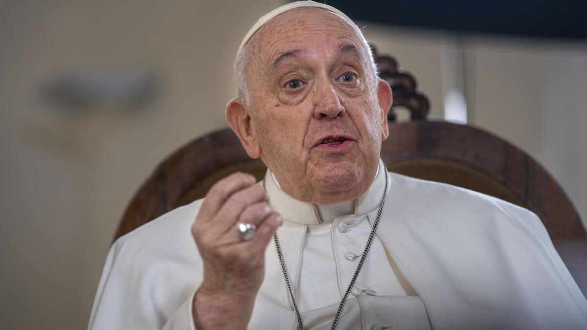 El papa afirma que la homosexualidad es «pecado» pero no delito
