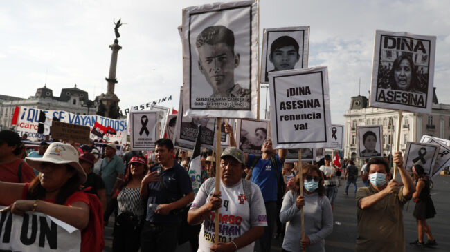 Las protestas en Perú han causado 42 muertes y 329 detenciones, según la Fiscalía