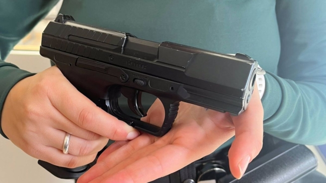 La Guardia Civil detiene a un menor que encañonó a un agente con una pistola falsa