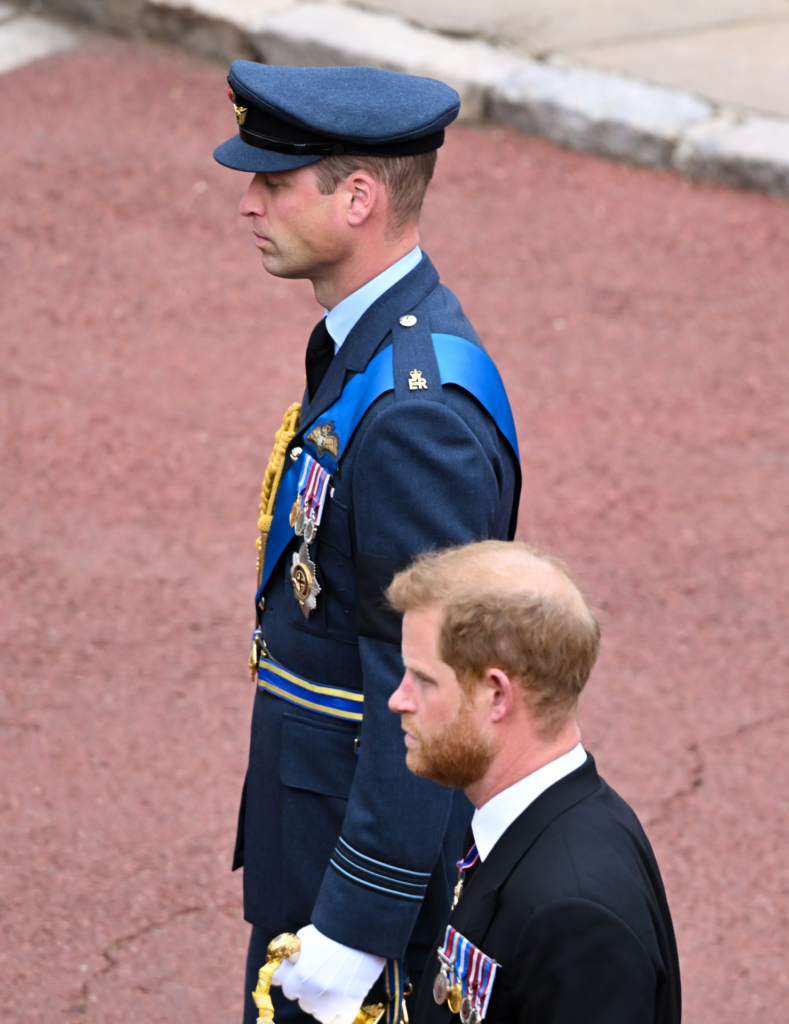El príncipe Harry y el príncipe Guillermo en Londres en el funeral de Isabel II. Gtres