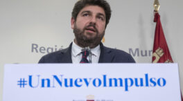 López Miras cesa a Mabel Campuzano, ex de Vox, y remodela el Gobierno en Murcia