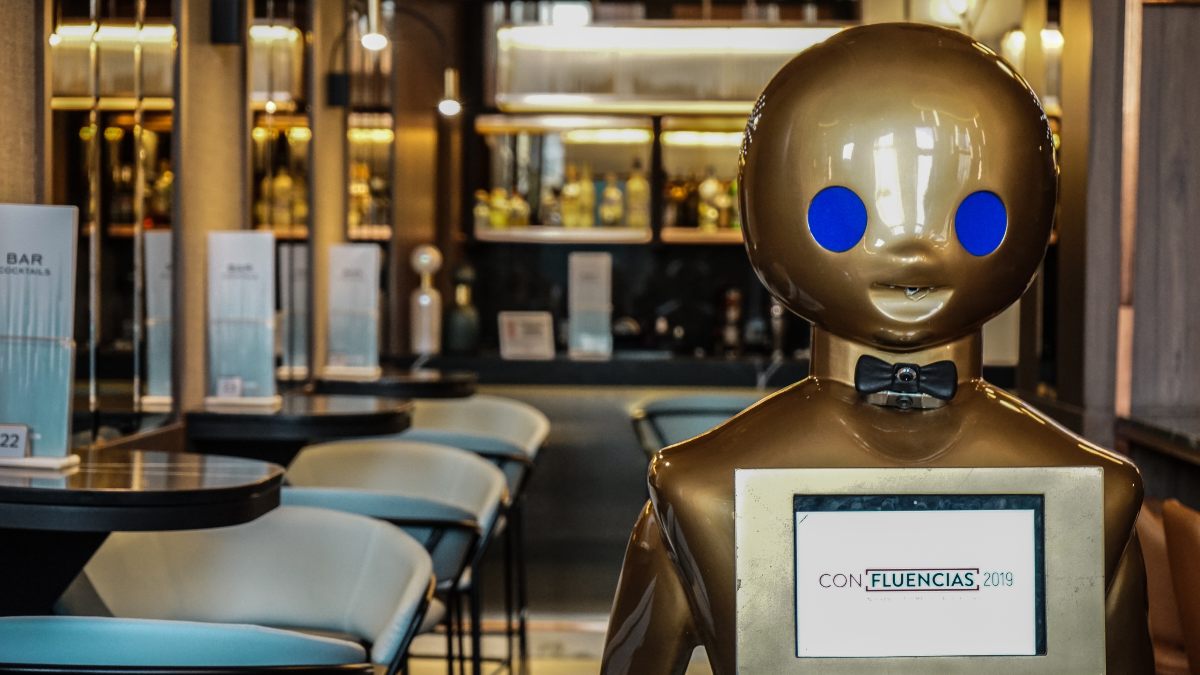 Manolito, Tokyo… los robots españoles que sirven mesas, piden taxis y ayudan a ancianos