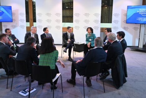 Ignacio Galán planta a Pedro Sánchez en su reunión con los jefes del Ibex en Davos