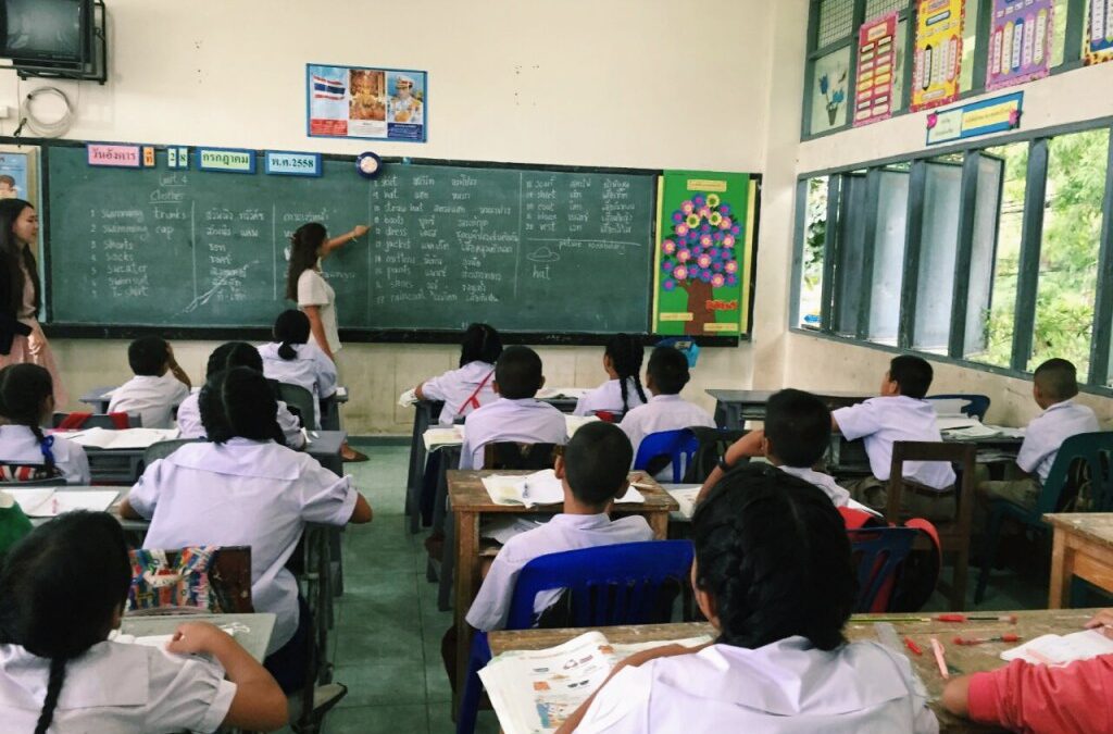 Preocupación en Tailandia por la norma que dicta los peinados en las escuelas: «Un infierno para las cabezas de los niños»