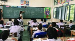 Preocupación en Tailandia por la norma que dicta los peinados en las escuelas: "Un infierno para las cabezas de los niños"