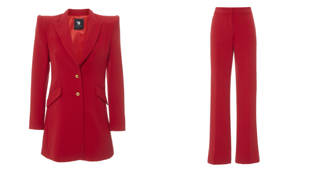 Traje de chaqueta rojo de Laura Bernal