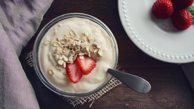 El líquido del yogurt: qué contiene y cuáles son sus beneficios