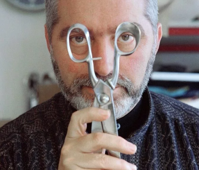 Roban a Paco Rabanne… después de muerto