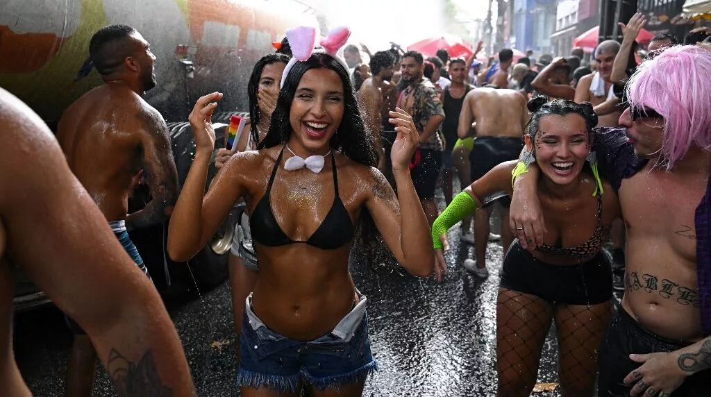 El Carnaval de Rio recupera el sabor de la libertad