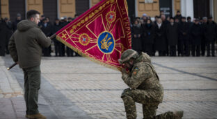 Zelenski ve «inevitable» la victoria Ucrania en el aniversario de la guerra: «Somos invencibles»
