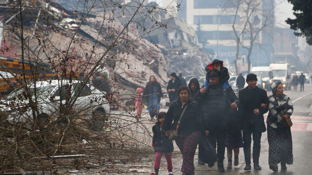 Un terremoto de magnitud 7,8 deja ya más de 3.700 muertos entre Turquía y Siria