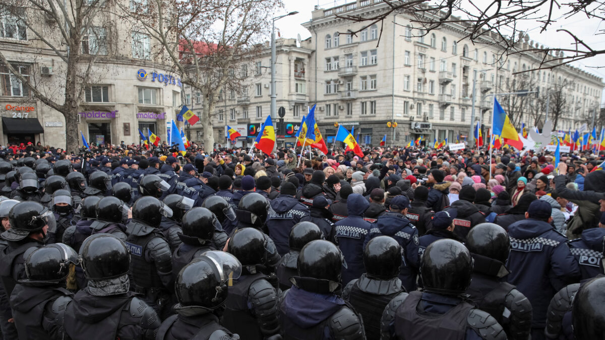 Manifestantes prorrusos intentan acceder a la sede del Gobierno de Moldavia