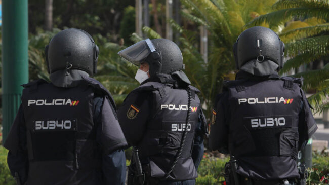 Detenidos en Alicante dos hombres acusados de robar 22.000 condones y 200 sandalias