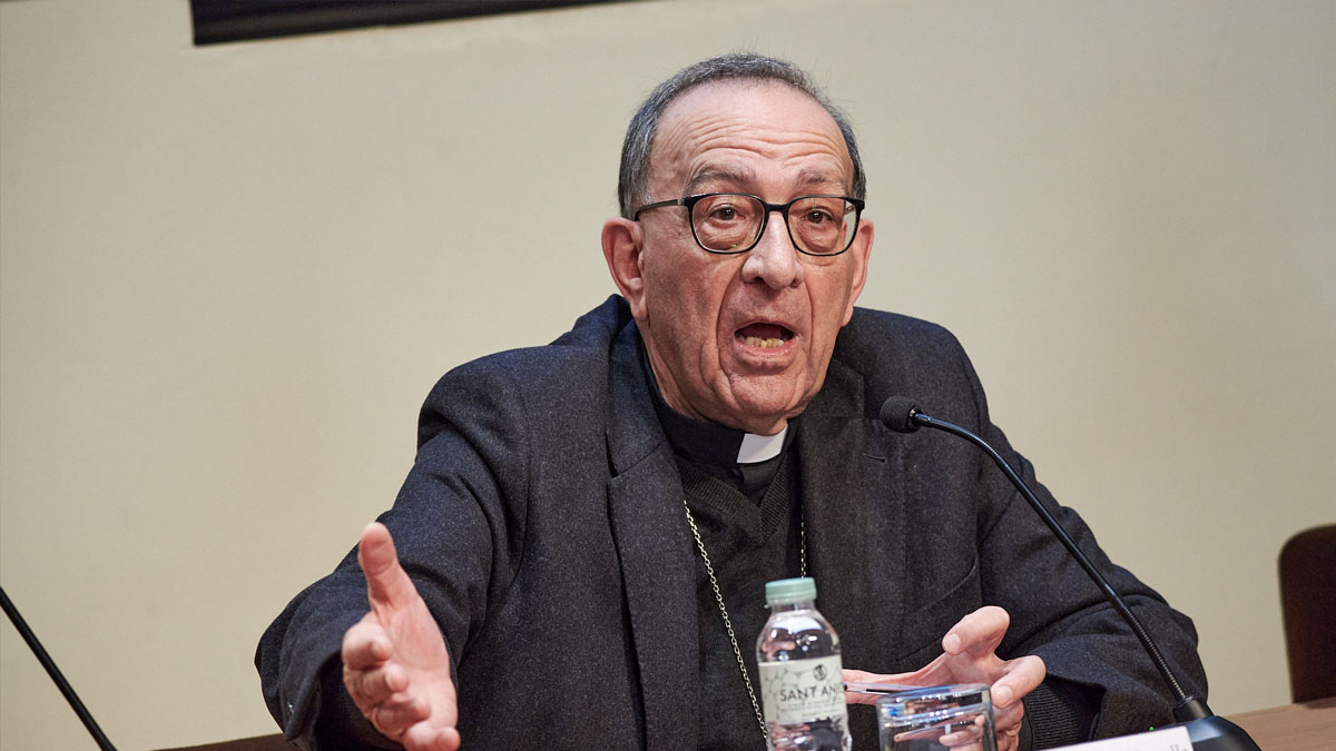 El cardenal Omella ve ilógico que se permita el aborto y se «prohíba romper un huevo de águila»