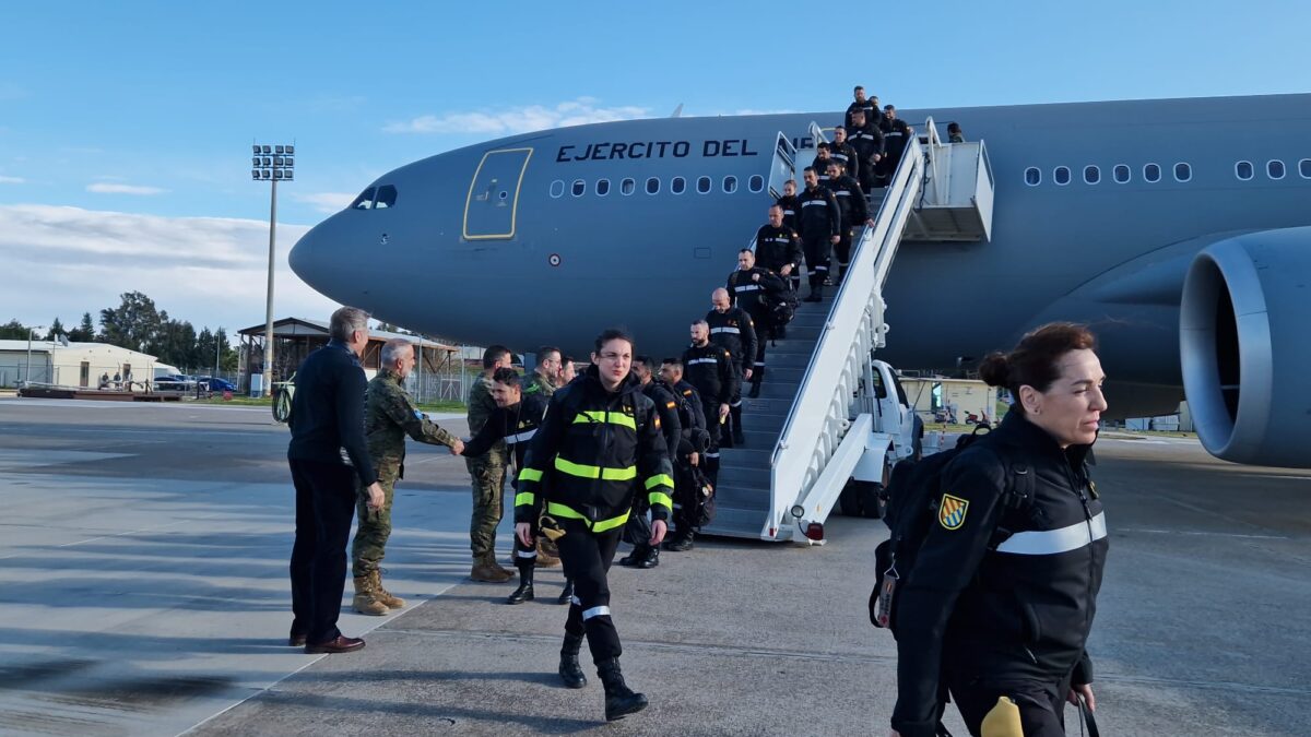 Aterrizan en Turquía los efectivos españoles de los bomberos y de la UME para colaborar en las tareas de rescate