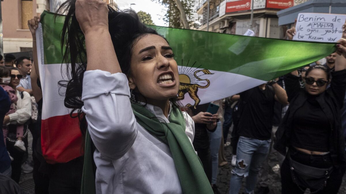 ¿Hasta cuando podrán las mujeres iraníes dejar de usar el velo islámico tras las protestas?
