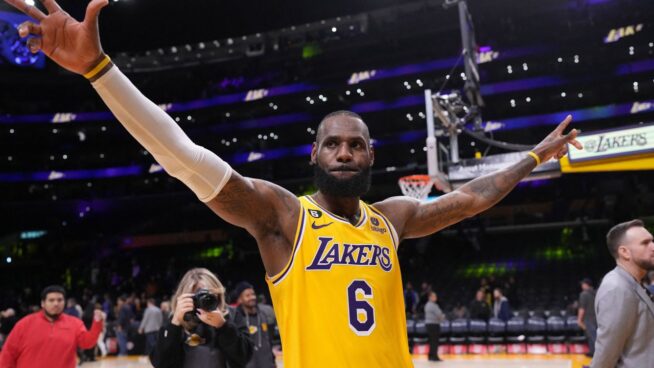 (VÍDEO) LeBron James hace historia: se convierte en el máximo anotador de la NBA