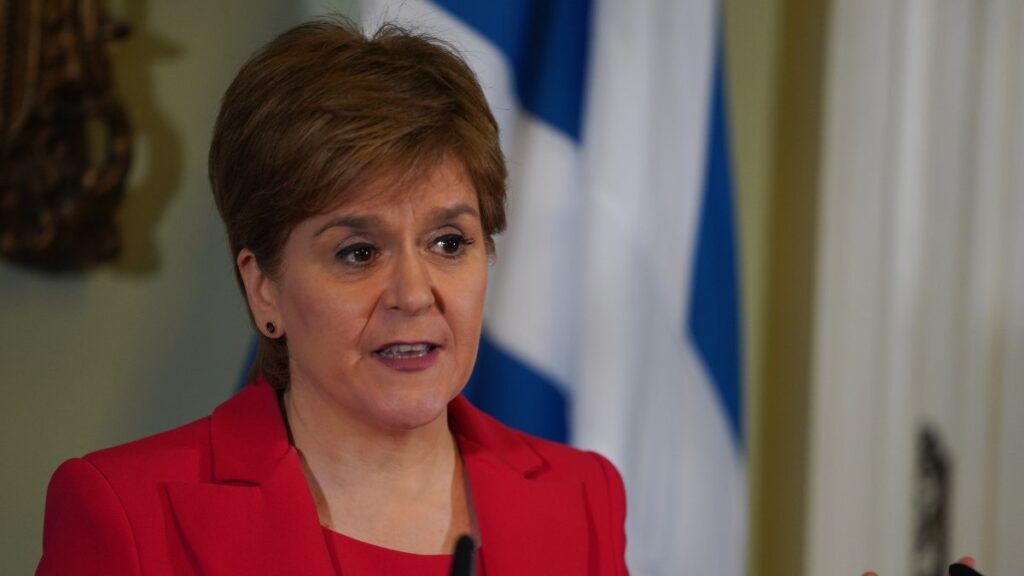 La primera ministra de Escocia, Nicola Sturgeon, autora de la polémica ley trans en este país