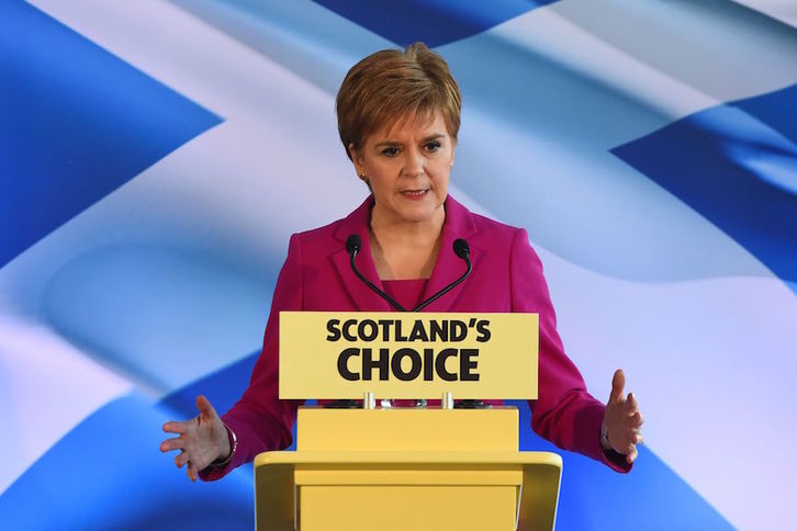 Nicola Sturgeon se marca un 'solo sí es sí' con su nueva ley trans: el porcentaje de escoceses que piden su dimisión