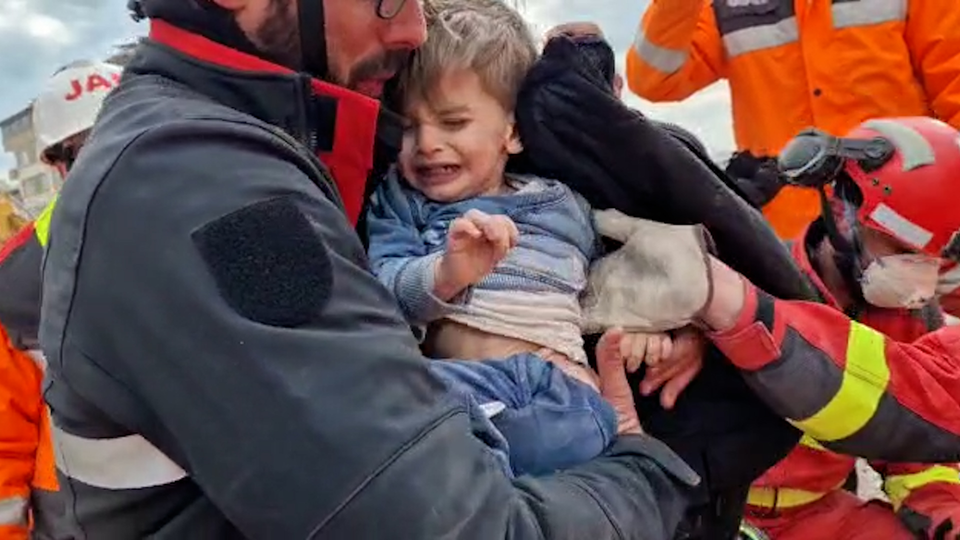 El impactante rescate de la UME a dos niños en Turquía cinco días después del terremoto