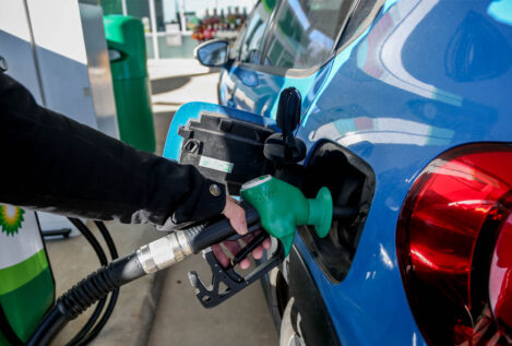 La gasolina cuesta un 4% más que hace un año y el gasóleo, un 11% más