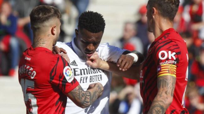 LaLiga denuncia por sexta vez insultos racistas al futbolista Vinicius