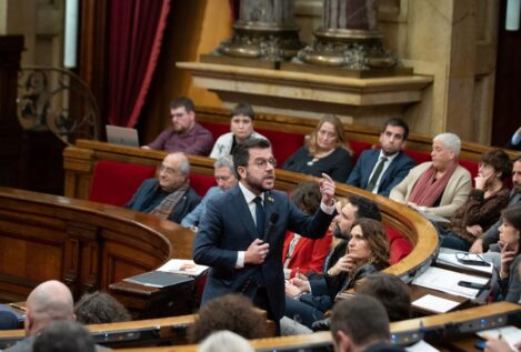 Aragonès y JxCat se enzarzan en Parlament: «Así no se hace la independencia»