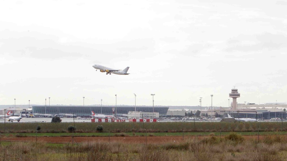 «¡Viva Sánchez!»: así celebra un inmigrante del ‘avión patera’ su libertad por el fin de la sedición