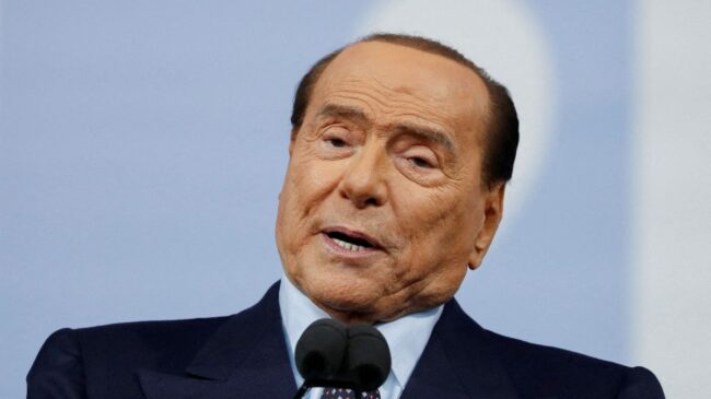 Berlusconi, absuelto de los cargos de corrupción de testigos en relación a sus fiestas