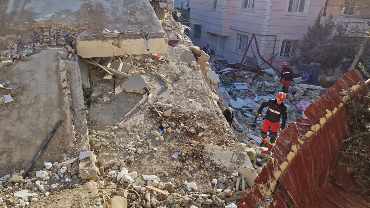 El número de víctimas del terremoto en Turquía supera ya las 43.500