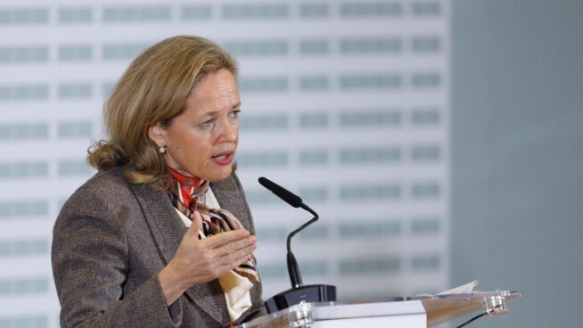 Calviño defiende «resolver cuanto antes», con el apoyo de Podemos, el problema del 'solo sí es sí'