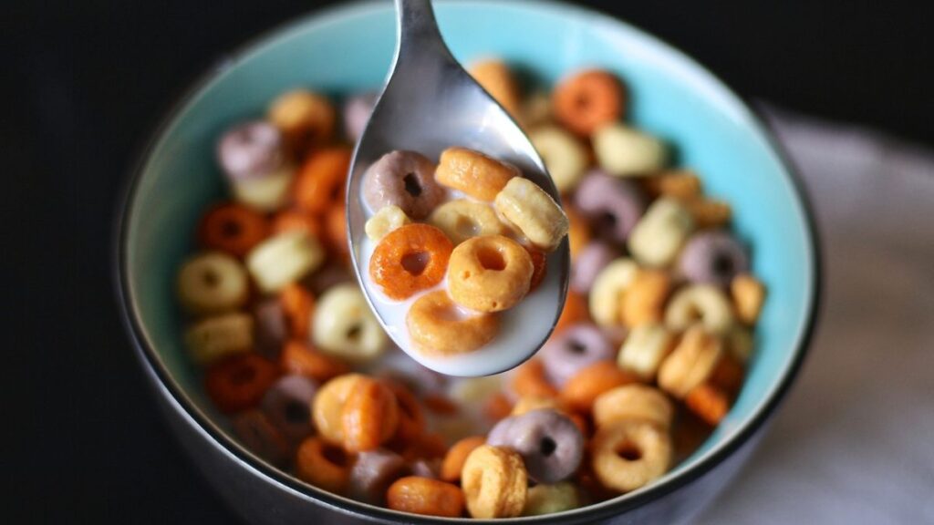 Leche y cereales de desayuno. Foto: Pixabay