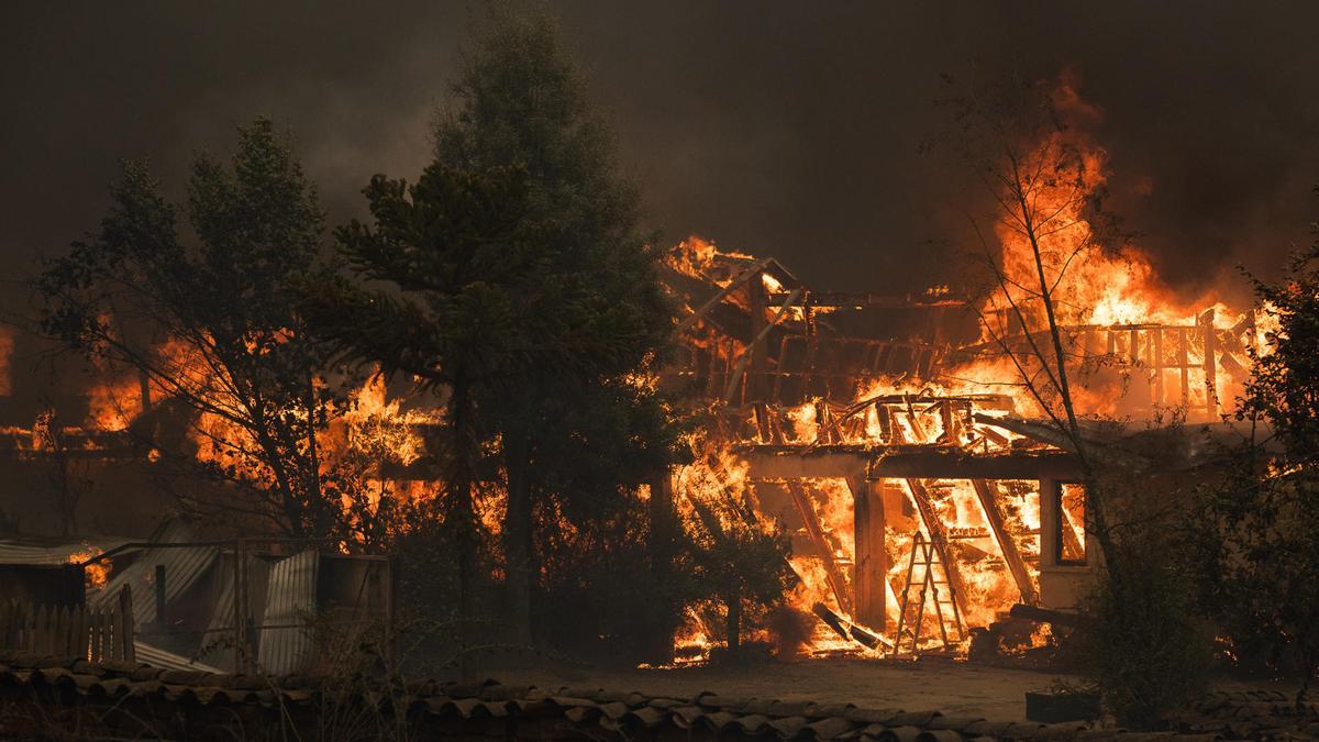 (VÍDEO) Los incendios devoran Chile: el fuego destruye miles de hectáreas y deja 24 muertos