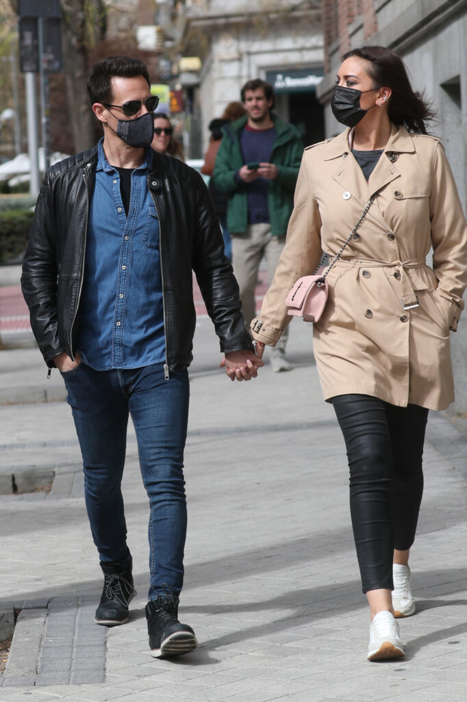 Christian Gálvez y Patricia Pardo paseando por Madrid