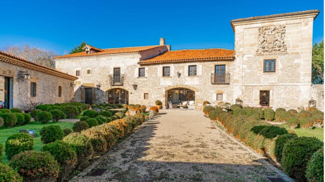 Se vende un palacio solariego del siglo XVI en Cantabria
