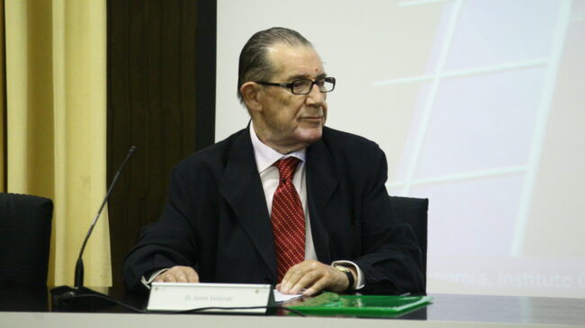 Muere con 95 años el economista Juan Velarde
